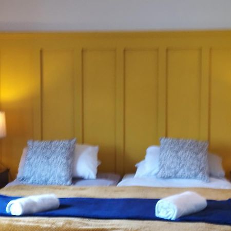 롱퍼드 Westhouse Cafe N39 E0A6 B&B 외부 사진