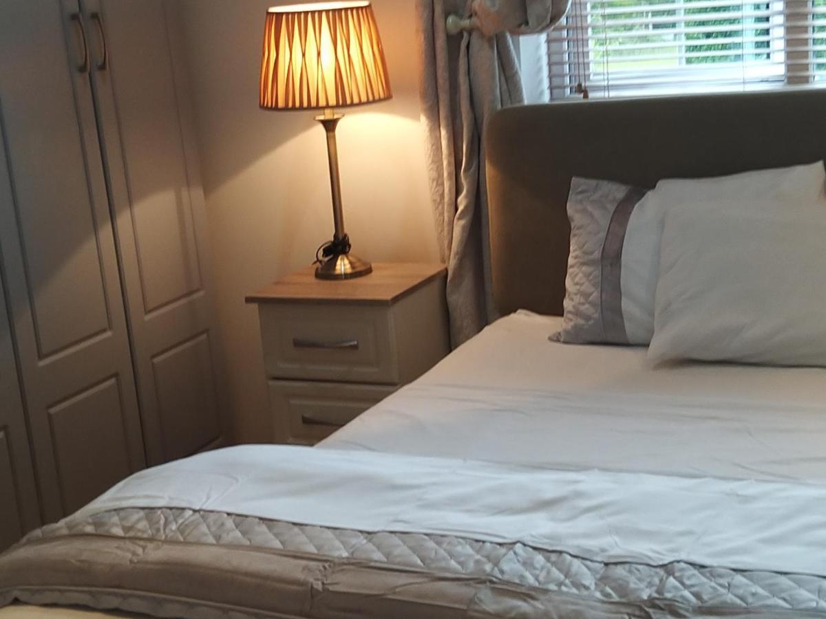 롱퍼드 Westhouse Cafe N39 E0A6 B&B 외부 사진
